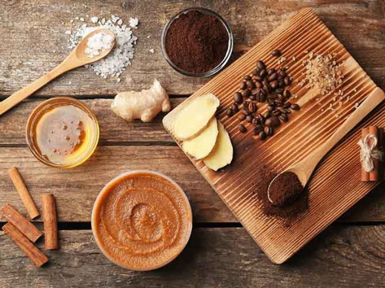 cách sử dụng bã cafe để tắm trắng
