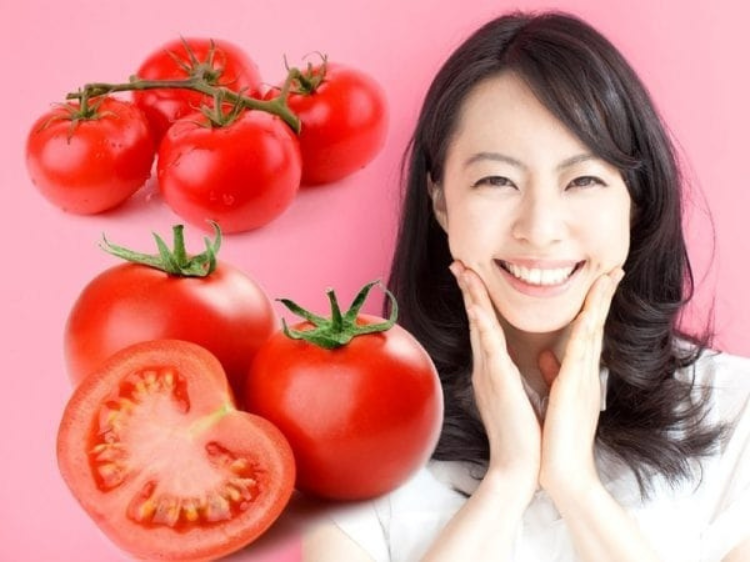 tắm trắng bằng cà chua và mật ong
