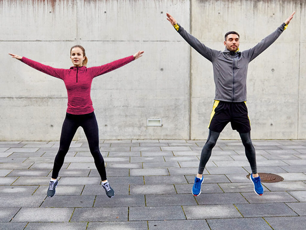 Nhảy Dang Tay Chân (Jumping Jacks)