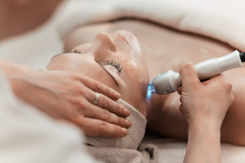 trẻ hóa da bằng laser có tốt không