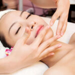Massage mặt - làm đẹp da mặt hiệu quả sau sinh