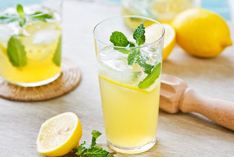 Lợi ích khi uống nước chanh vào buối sáng