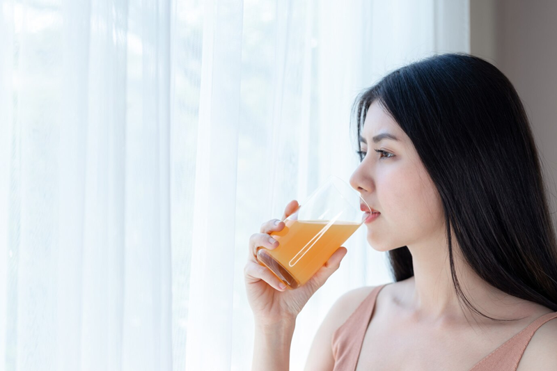 uống nước cam mỗi ngày có đẹp da không